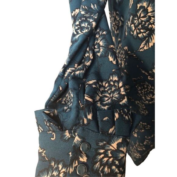 Banana Republic Blue and Antique Pewter Floral Blue Pearl Snap Ruffle Cuffs Size - Picture 9 of 15